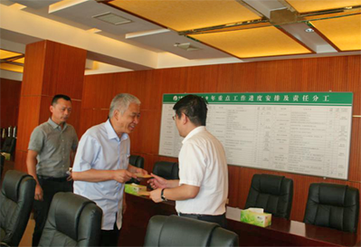 永信贵宾会控股党委慰问难题党员活动